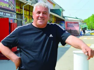 Не прибылью единой. В нашем городе наиболее популярными торговыми точками по продаже овощей и фруктов являются магазины, принадлежащие Мехману Гусейнову.