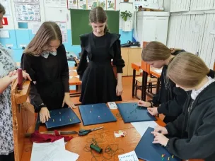 Школьники показали хорошие знания в интеллектуальной игре «Знатоки школьных наук»