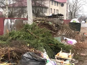 Проблема захламления контейнерных площадок мусором остается актуальной