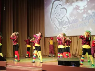 В ДК с. Мурзицы состоялся праздничный концерт «Тепло сердец для милых мам!»