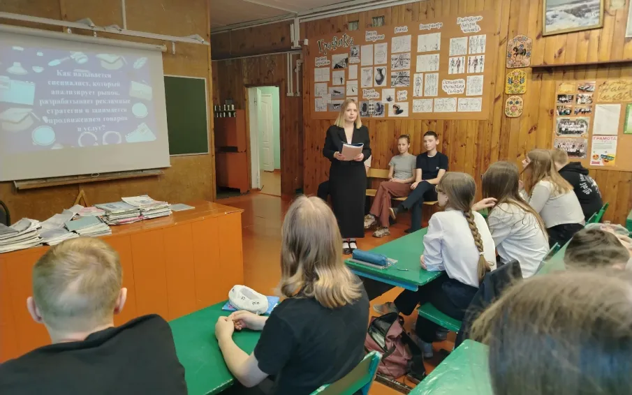 Сотрудники городской библиотеки №4 провели для школьников устный журнал «Необычные профессии в России и мире»