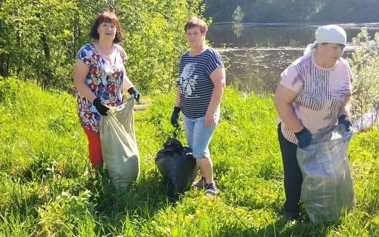 19 мая состоялся субботник по санитарной очистке территории пруда в деревне Серебрянка