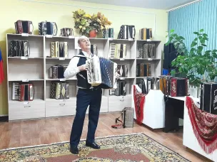 В р.п. Гремячево открыта выставка гармоней из частной коллекции Алексея Михайловича Омельшина.