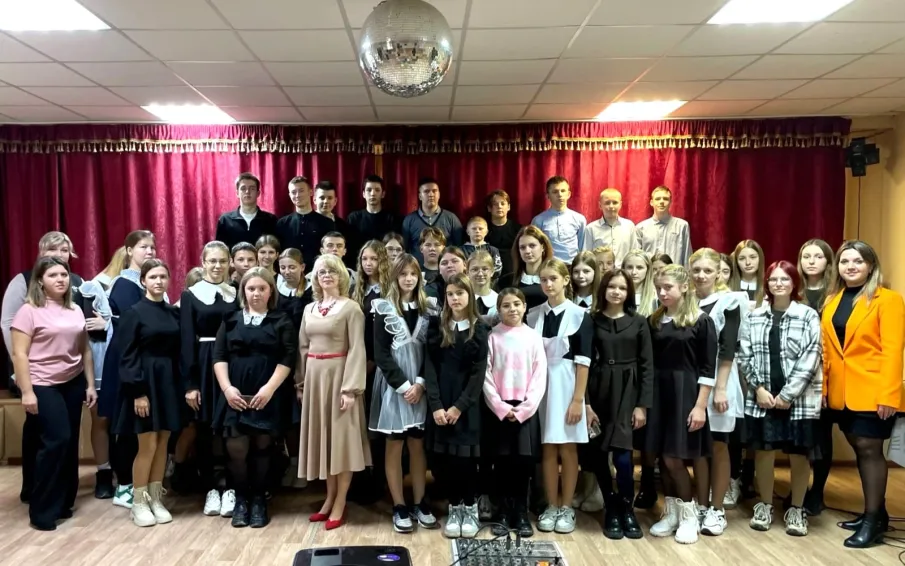 В рамках реализации программы «Пушкинская карта» в Доме культуры с. Ломовка прошёл поэтический вечер «Стихи, написанные сердцем».