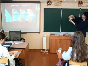 Сотрудники муниципального архива провели школьный урок для учащихся 8 класса школы № 1 на тему «Вспоминай, читая, обо мне…»