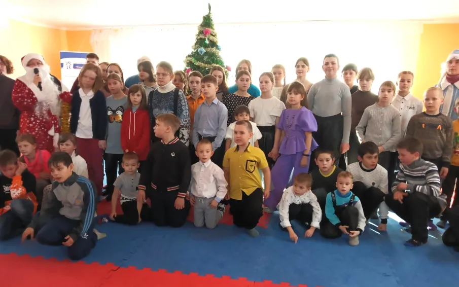 По инициативе объединения приемных семей «Ласковый ветер» в Кулебаках проводится  муниципальный конкурс новогодних поделок «Наряди елку!».