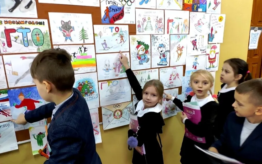 Школьники приняли участие в конкурсе рисунков "В Новый год с ГТО"