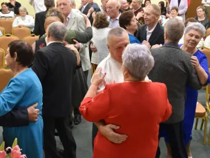 Юбиляры совместной жизни 55 и 65 лет получат выплаты