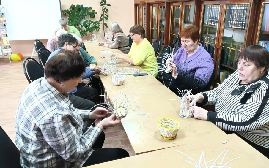 В городской библиотеке №2 состоялась встреча участников клуба рукоделия «КудеСница».