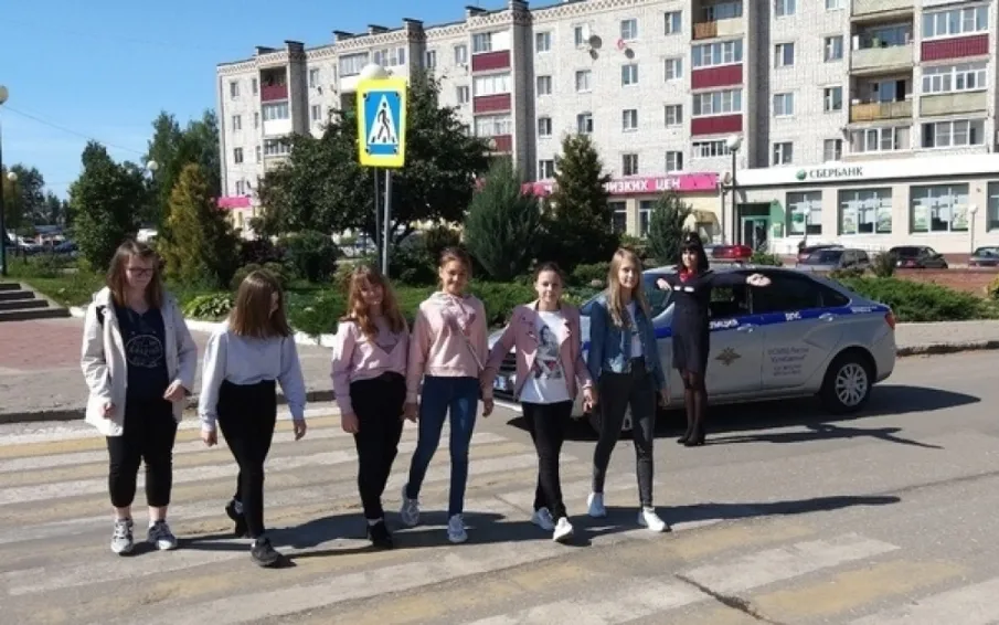 Переходить дорогу нужно по пешеходному переходу!