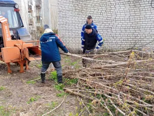 Субботники продолжаются: коммунальщики наводят порядок в городе
