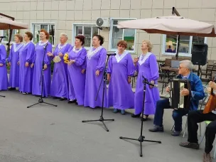 Народный хор "Сударушка" выступил с концертной программой в психоневрологическом интернате