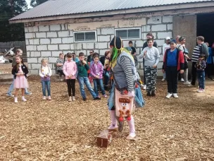 Специалисты Дома культуры с Мурзицы провели развлекательную программу «Веселое путешествие с пиратами или чудеса из сундука»