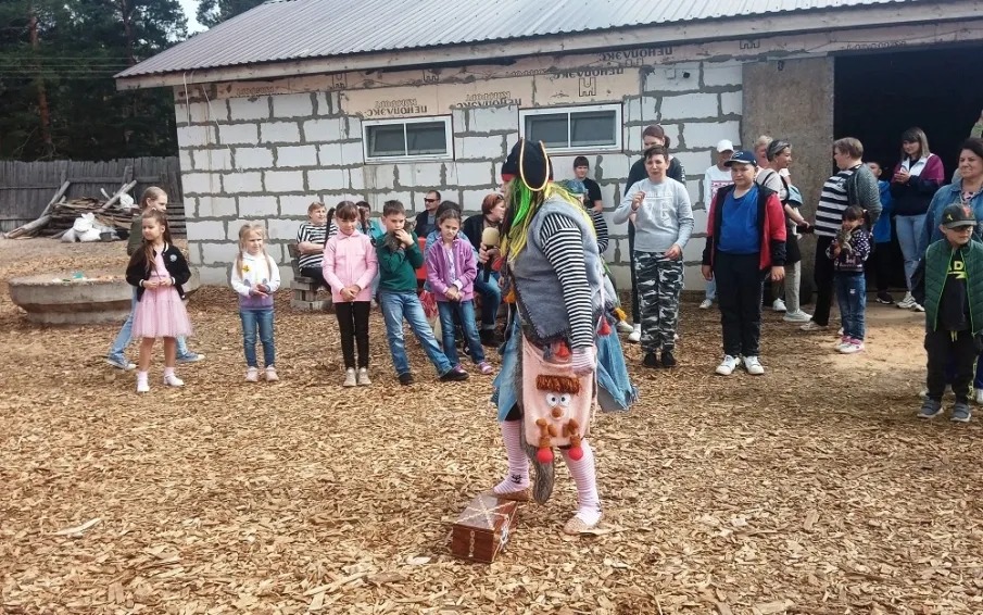 Специалисты Дома культуры с Мурзицы провели развлекательную программу «Веселое путешествие с пиратами или чудеса из сундука»