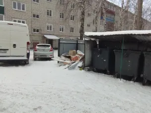 Не паркуйте автомобили у контейнерной площадки!