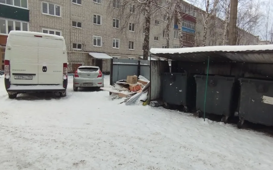 Не паркуйте автомобили у контейнерной площадки!