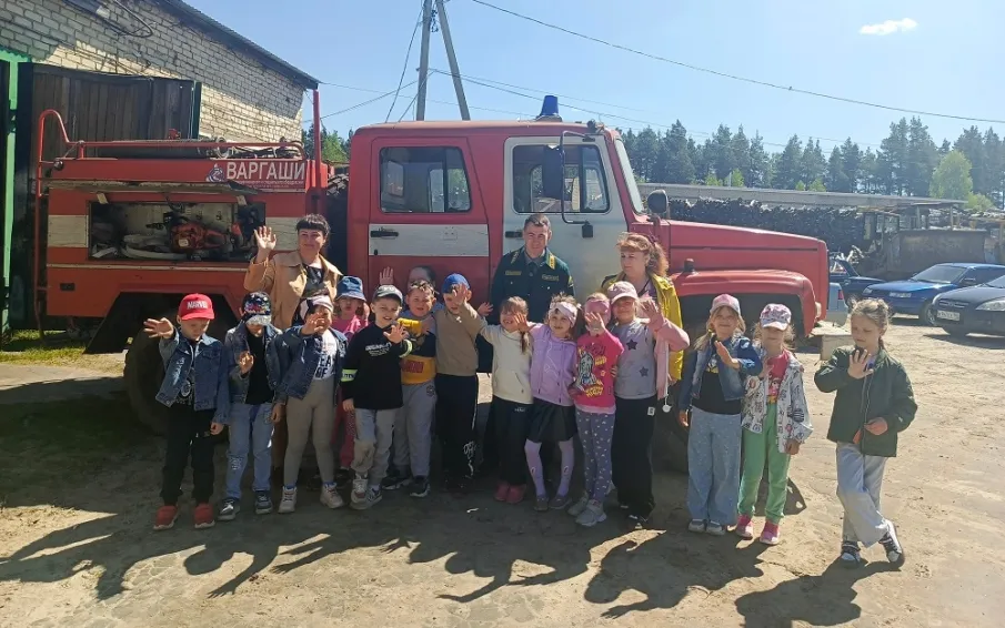 Дошкольники посетили лесопожарную станцию