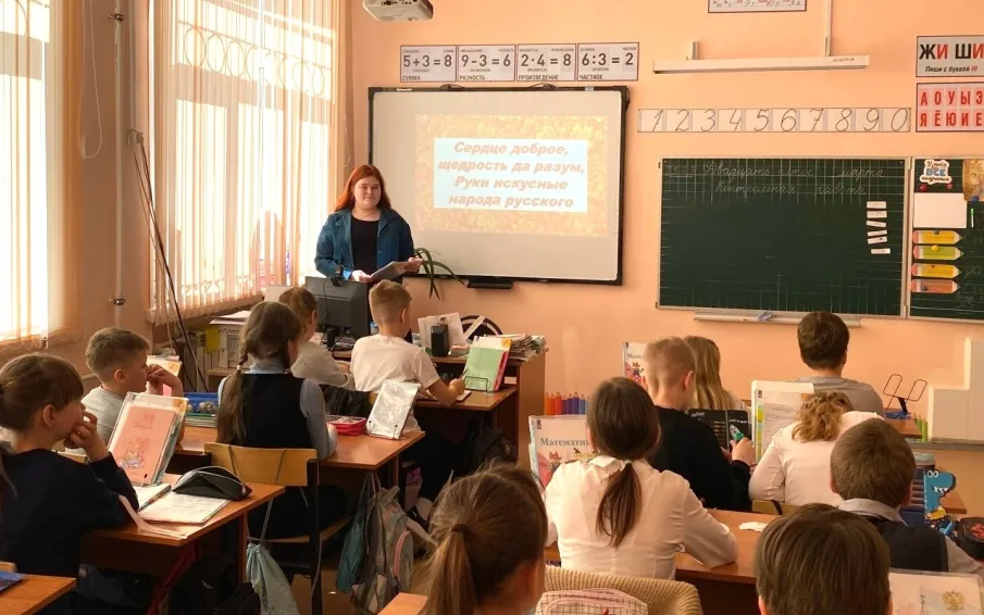 Городская детская библиотека №2 провела познавательный час «Удивительная Россия»
