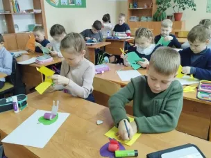 В рамках работы Добро.центра "Гармония" для учащихся 1 "Б" класса школы №7 прошел час милосердия "Твори добро от всей души!"