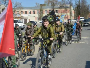Участники велопробега почтили память кулебачан - защитников Отечества