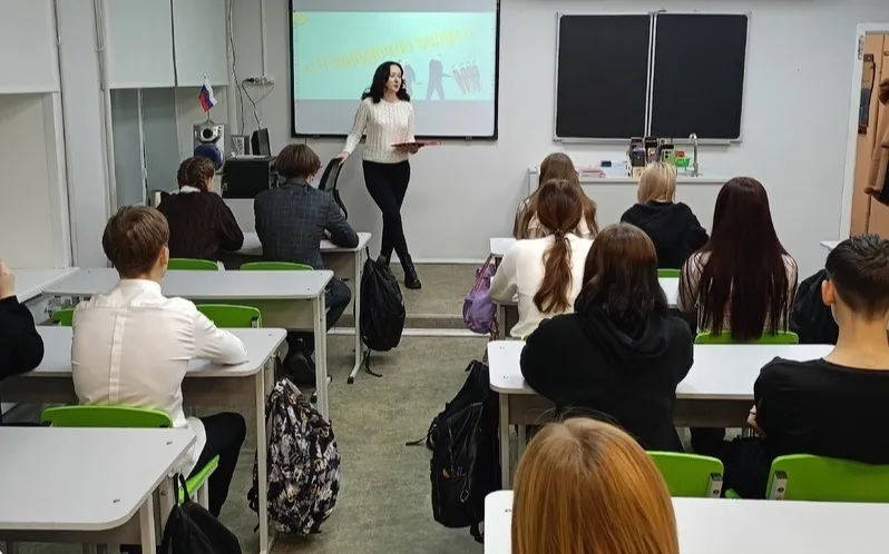 Сотрудники библиотеки провели турнир знатоков «О коррупции вслух»