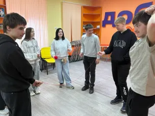 Для студентов провели интерактивную арт - встречу «Нить единства, связывающая сердца»