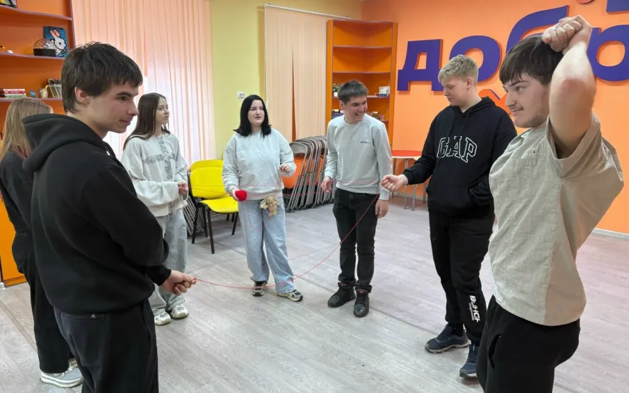 Для студентов провели интерактивную арт - встречу «Нить единства, связывающая сердца»
