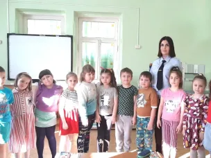 Обучение детей правильному поведению на дорогах необходимо начинать с раннего возраста
