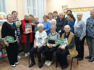 Городская библиотека №2 организовала интересные мероприятия для ветеранов педагогического труда