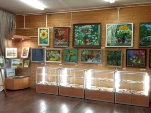 В Музее истории и краеведения им. братьев Аманда и Густава Струве («Теремок») работает персональная художественная выставка Елены Николаевны Шильновой и ее учеников