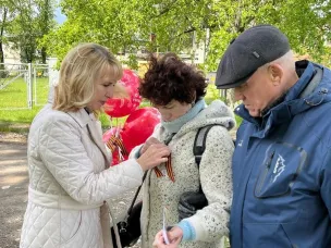 Библиотекари организовали патриотическую акцию «Победный май – живем и помним»