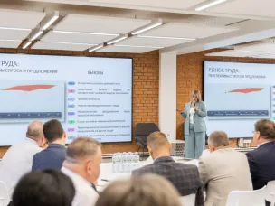 Глава местного самоуправления г.о.г.Кулебаки Артем Паятелев принял участие в образовательной программе «Управление человеческим капиталом в муниципалитетах»