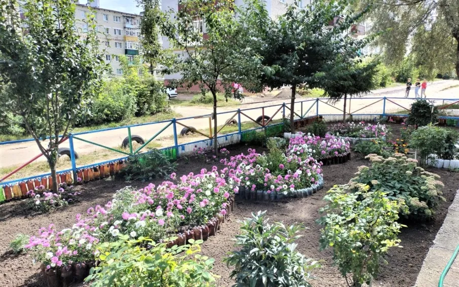 #КулебакиМойдворМоягордость.  Продолжаем наш рассказ о кулебачанах, которые устраивают цветники у многоквартирных домов