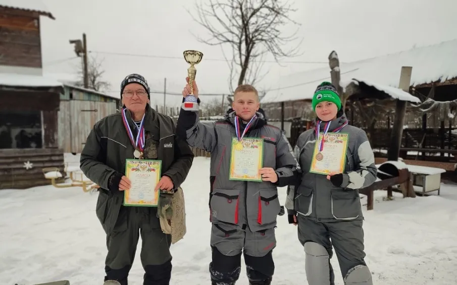 На Устимском пруду прошли открытые соревнования по ловле со льда на мормышку