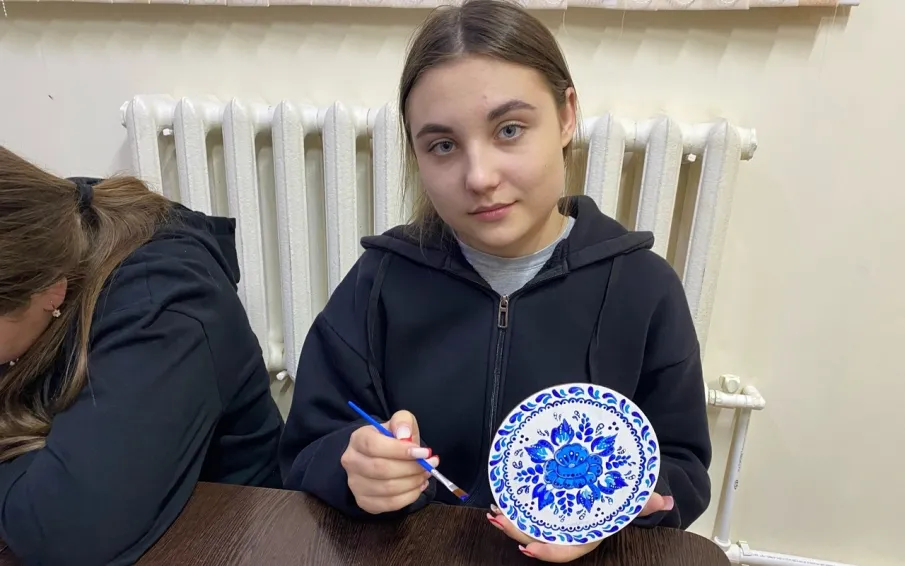 В Доме культуры с. Теплово для ребят прошел мастер – класс «Сказочная гжель»