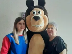 Волонтеры культуры и сотрудники Дома культуры с. Мурзицы поздравили с Днем рождения Ирину Александровну Лёскину