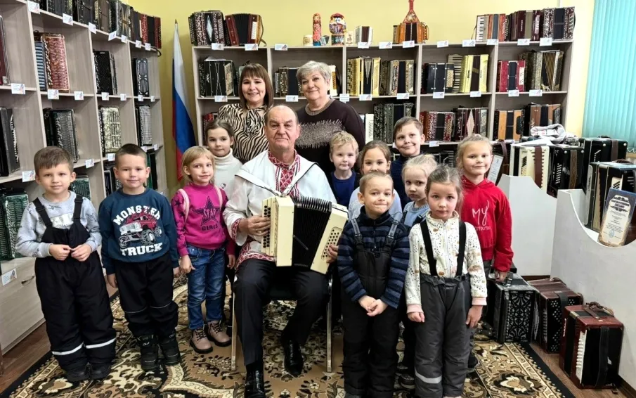 Воспитанники детского сада №2 "Сказка" совершили удивительное путешествие в мир народных музыкальных инструментов