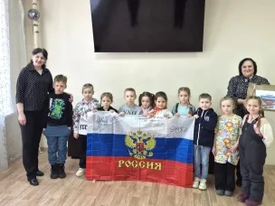 Патриотический час для малышей прошел в доме культуры с.Мурзицы