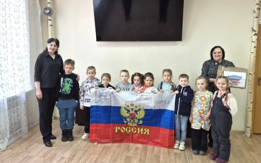 Патриотический час для малышей прошел в доме культуры с.Мурзицы