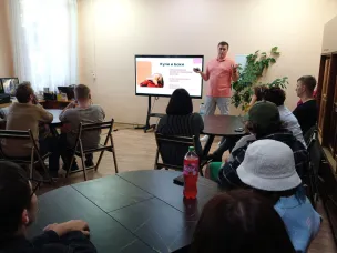Клуб неформального общения «Все свои» собрал молодежь округа на встрече-диалоге «Факты и легенды о Кулебаках»