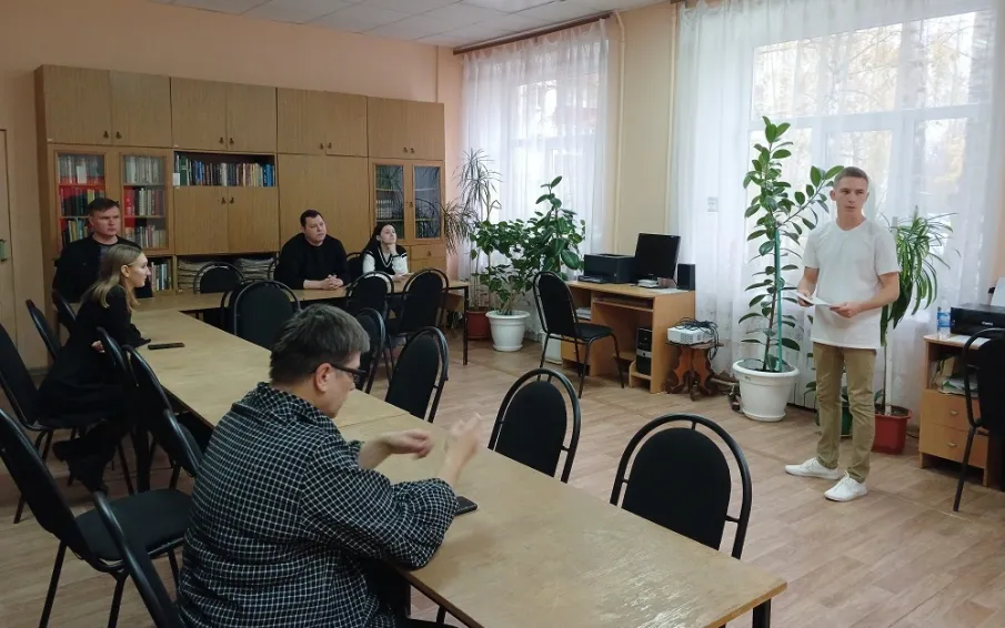 Участники клуба неформального общения «Все свои» познакомились с миром вексиллологии