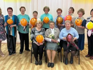 Библиотекари пригласили активистов городского общества ВОИ на семейный праздник -  День дочери