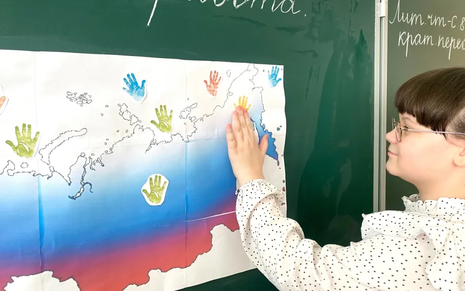 Для школьников прошло увлекательное мероприятие - книжный караван дружбы «Наша сила в единстве»