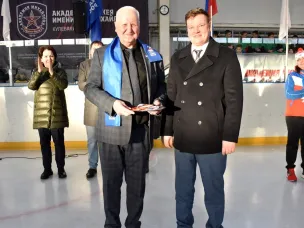 ФОК получил ключи от новой ледовозаливочной машины!