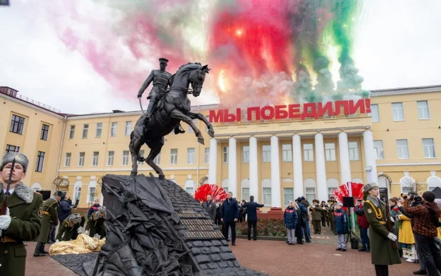 Российский скульптор, наша землячка Юлия Пашина, стала автором памятника маршалу Константину Рокоссовскому в Гомеле