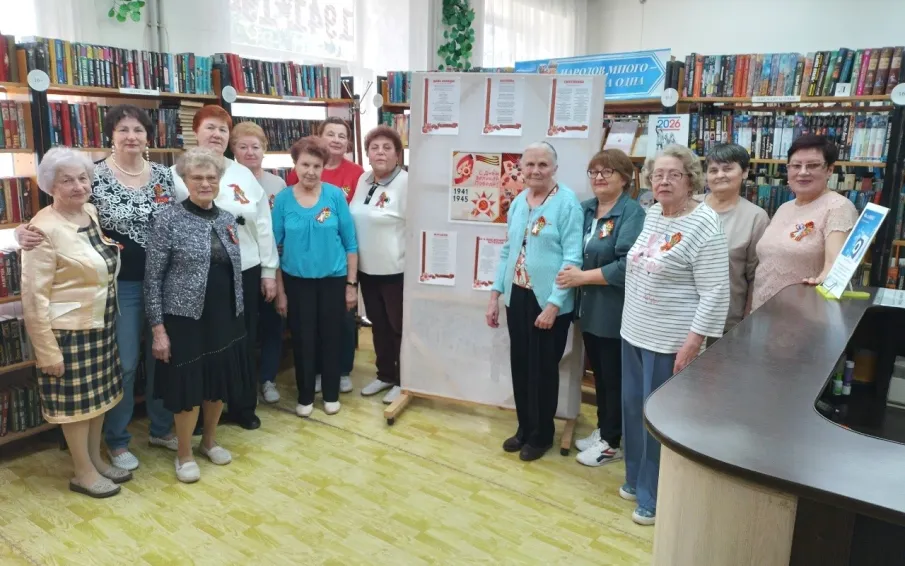 В библиотеке прошел мастер-класс по украшению Георгиевской ленточки  «Брошь – символ дня Победы»