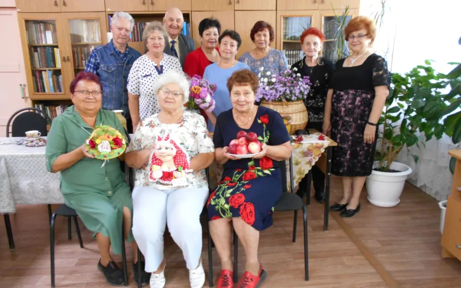 В рамках Года семьи в городской библиотеке №2 был проведен час доброты «Бабушки и дедушки – милые, родные»