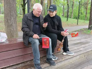 Сотрудники городской библиотеки №2 провели патриотическую акцию «Жива в нашем сердце победная дата!»
