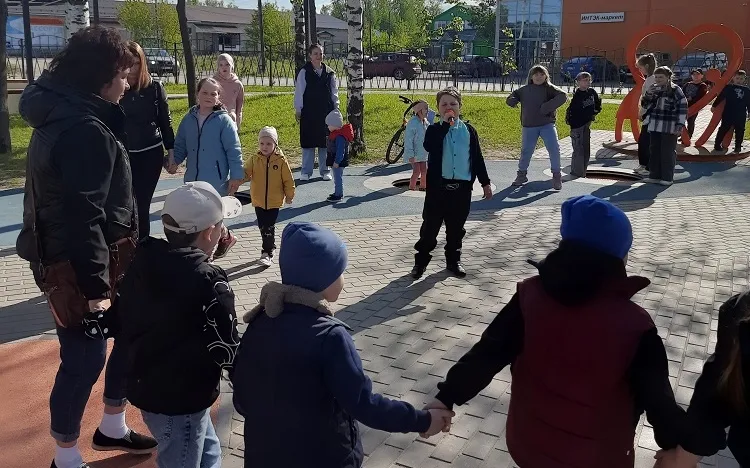 Театральный коллектив «Визит» ДК с. Мурзицы организовали замечательный праздник в сквере «Семейный»