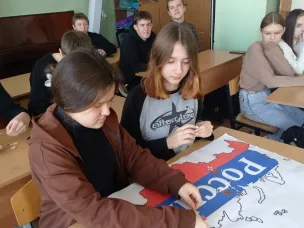 Для старшеклассников прошел час доблести и чести «Подвиги героев помним»